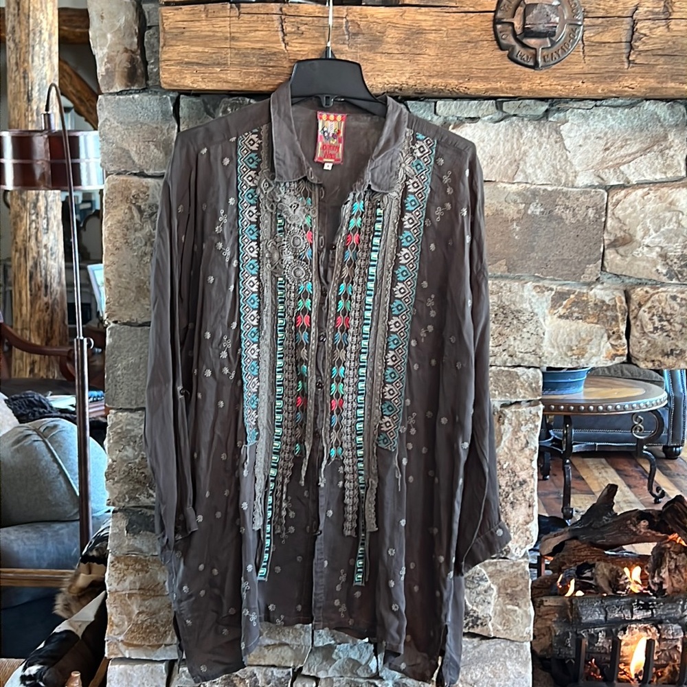 Johnny was grey tunic